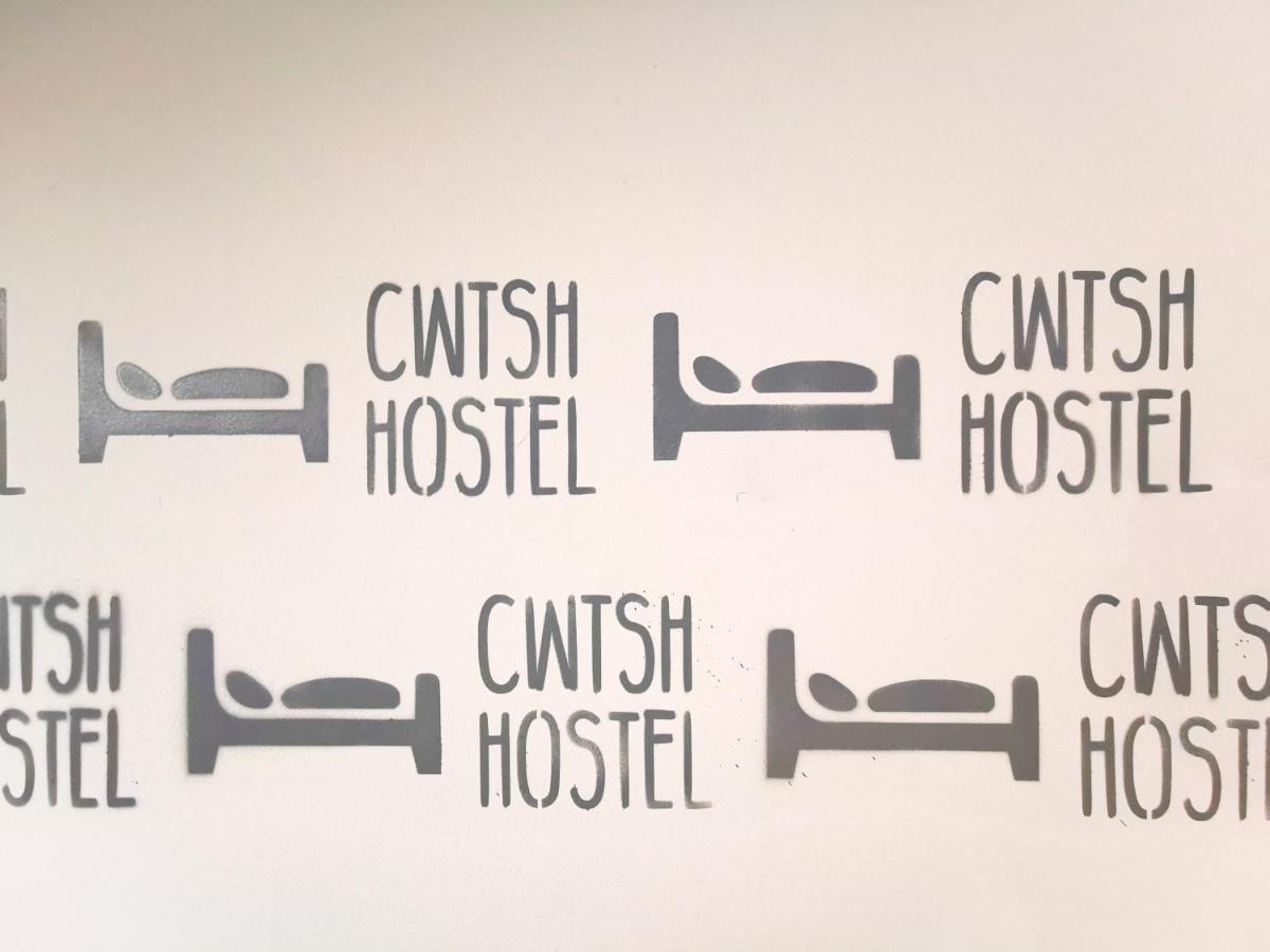 Cwtsh Hostel Swansea Dış mekan fotoğraf CWTSH Hostel Logo
