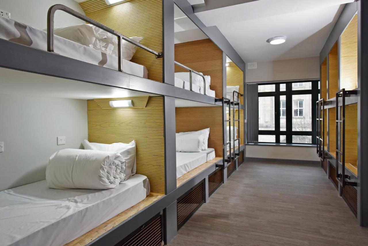 Cwtsh Hostel Swansea Dış mekan fotoğraf A typical hostel room
