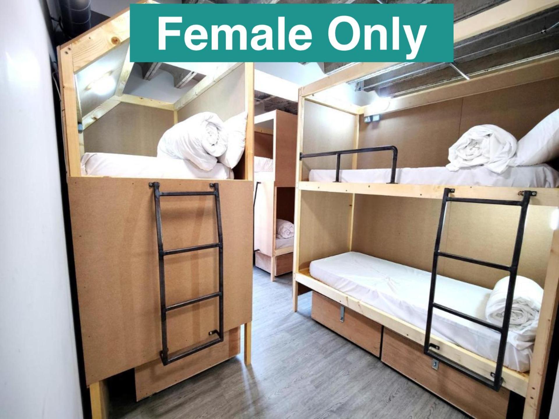 Cwtsh Hostel Swansea Dış mekan fotoğraf Female only dormitory
